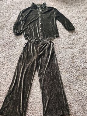 Sadie & Sage Olive Brown Velvet Two-Piece Set